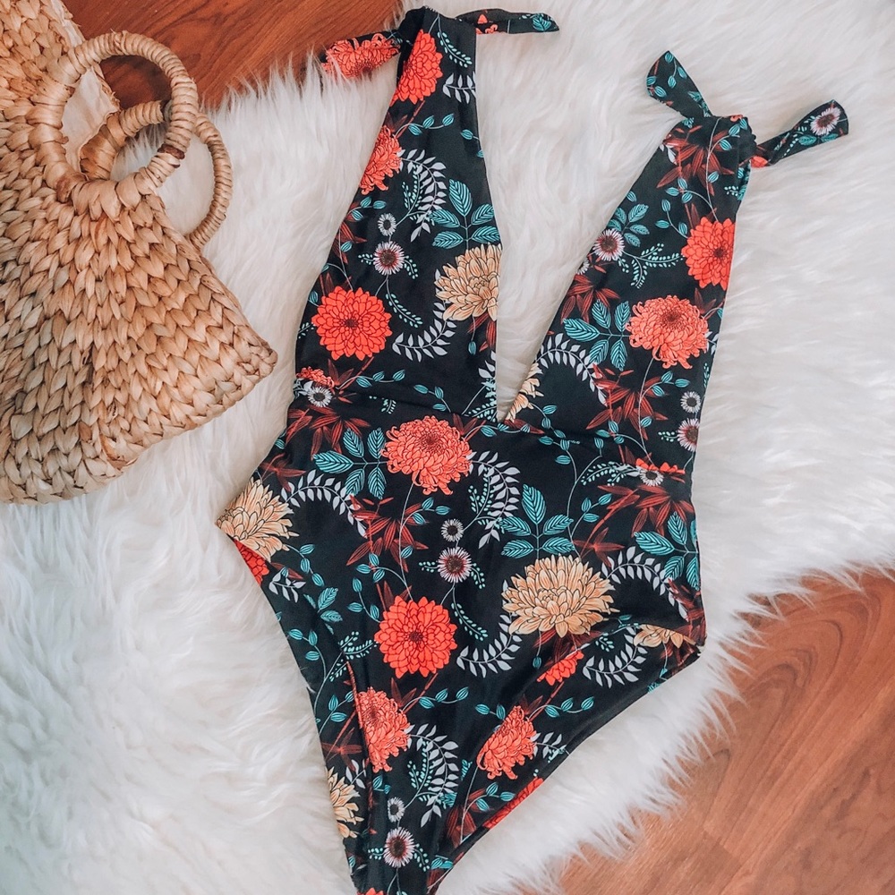 *BRAND NEW* One-Piece Floral Swimsuit 👙💦